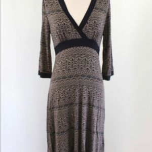 Athleta Grey/light Grey geometric pattern V neck midi dress with 3/4 sleeves.